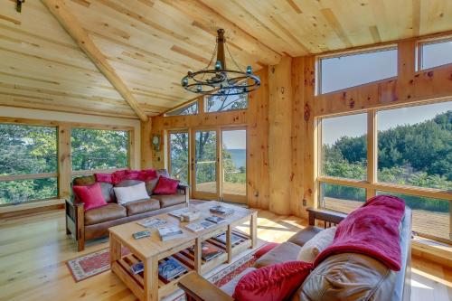 Idyllic Sturgeon Bay Cabin with Fire Pit and View
