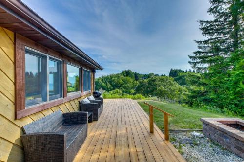 Idyllic Sturgeon Bay Cabin with Fire Pit and View