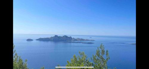 Nearby attraction, Charmant T2 calme , climatise et piscine privee in Les Camoins