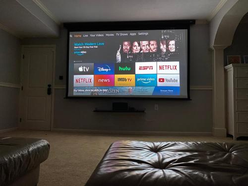 Beautiful relaxing private villa next to a pond smart home and Traeger Grill Beautiful relaxing private villa next to a pond smart home and Traeger Grill