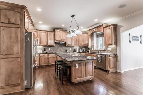 Beautiful relaxing private villa next to a pond smart home and Traeger Grill Beautiful relaxing private villa next to a pond smart home and Traeger Grill