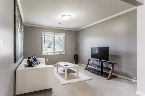 Beautiful relaxing private villa next to a pond smart home and Traeger Grill Beautiful relaxing private villa next to a pond smart home and Traeger Grill