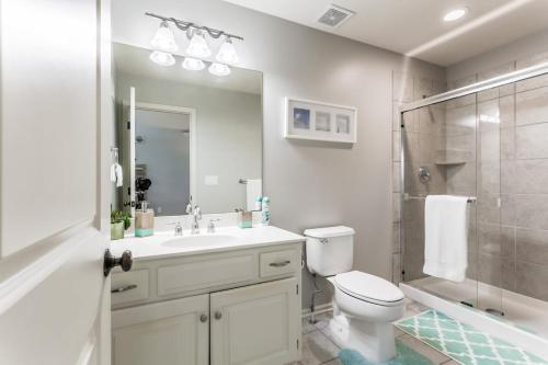 Beautiful relaxing private villa next to a pond smart home and Traeger Grill Beautiful relaxing private villa next to a pond smart home and Traeger Grill