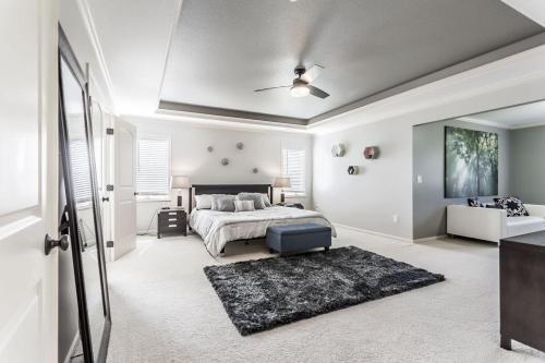 Beautiful relaxing private villa next to a pond smart home and Traeger Grill Beautiful relaxing private villa next to a pond smart home and Traeger Grill