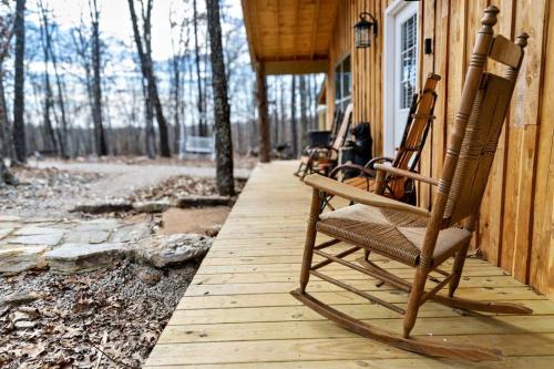 Hideaway Cabin near Mammoth Springs, Ark