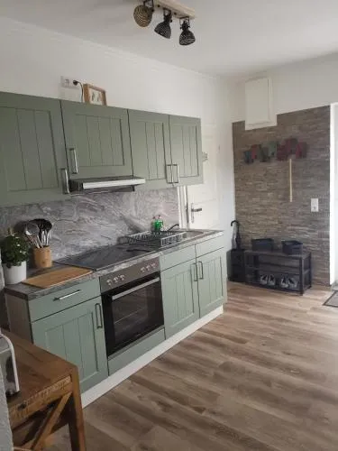 Pauls Hexenhaus Wohnung Hexe mit Fahrrad Garage und Innenhof für Motorräder in Thale, Deutschland