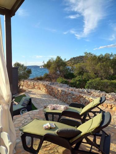 Tolles Ferienhaus in Kornati mit Whirlpool, Terrasse und gemeinschaftlichem Pool