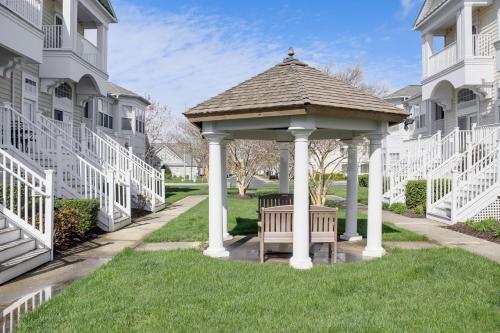 Ocean View Resort Townhome - Bike to Beach!