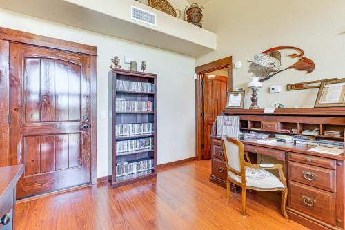 Modern Sonoran Desert Condo with Deck View and Stables - image 8