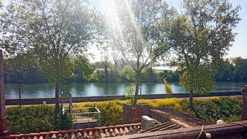 Family Home, Terrace & View on the Garonne River
