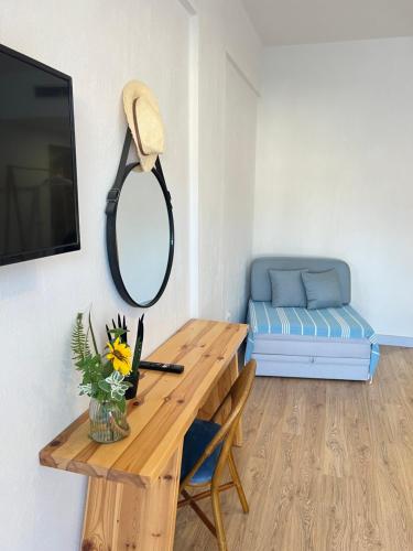 Studio with Sea View image 2