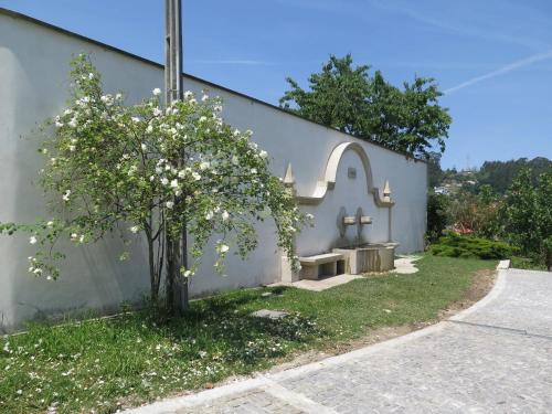 House with 3 bedrooms in Covelas Povoa de Lanhoso with wonderful mountain view shared pool and enclosed garden 35 km from the beach - image 4
