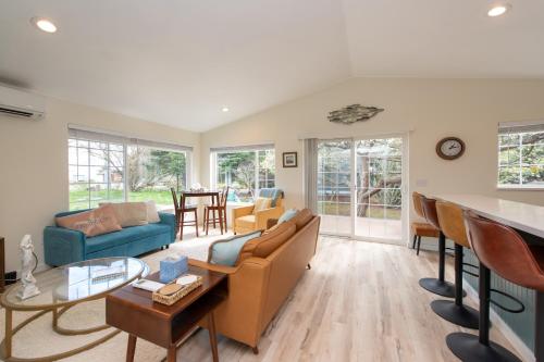 Sequim Escape with Gas Grill and Deck, Walk to Beach!, Sequim (photo 10)