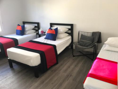 Modern GuestHouse Ironbound Newark with KITCHEN-FastTrainToNYC-OneStopToAirport