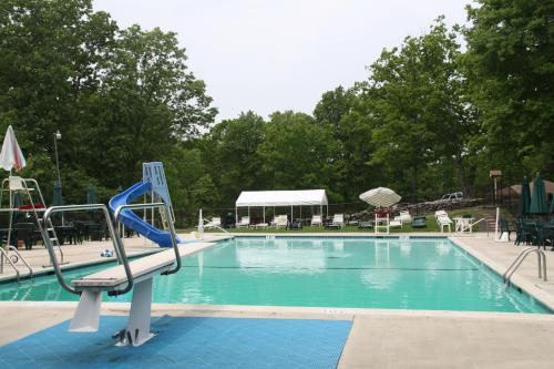 Bushkill Villa with Game Room, Sauna and Pool Access!