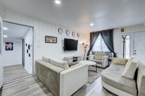 Bushkill Villa with Game Room, Sauna and Pool Access! in Bushkill, USA