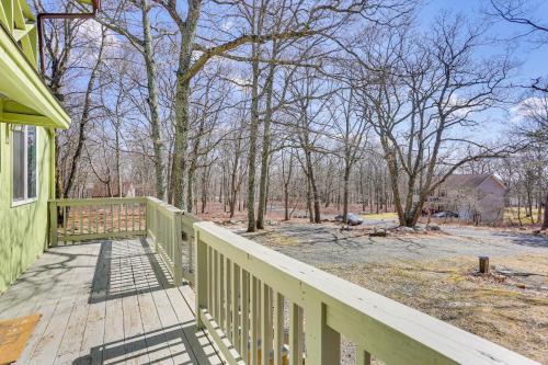 Bushkill Villa with Game Room, Sauna and Pool Access!