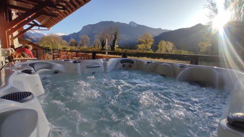Transhumance & cie, Auberge, Appartements & SPA Hotel de charme Cette-Eygun