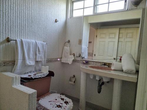 Casa Macuca y la Esquinita by Rotamundos in Cuernavaca, Mexico