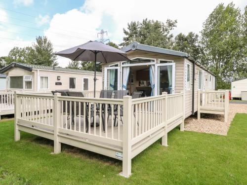 5 Berth 3 Bedroom Caravan Holiday Home In Fritton