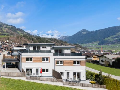 H21 - Modernes Ferienhaus 145qm, 4SZ, Wellnessbereich mit Sauna und Dachterrasse mit Panoramablick, Kühlen und Heizen mit Geothermie Fügen