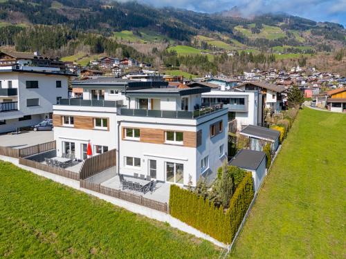 H21 - Modernes Ferienhaus 145qm, 4SZ, Wellnessbereich mit Sauna und Dachterrasse mit Panoramablick, Kühlen und Heizen mit Geothermie in Fügen, Österreich