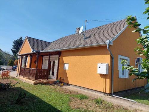 Schönes Ferienhaus mit Pool in ruhiger Lage photo 1