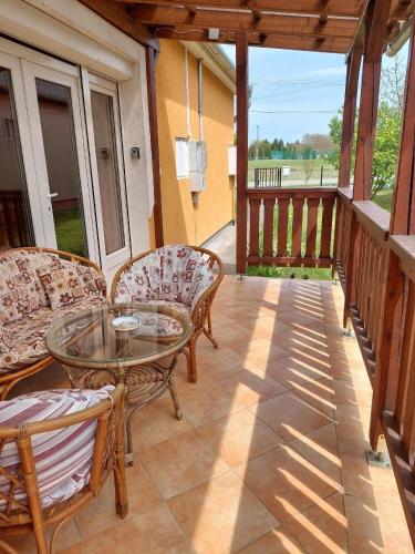 Schönes Ferienhaus mit Pool in ruhiger Lage photo 3