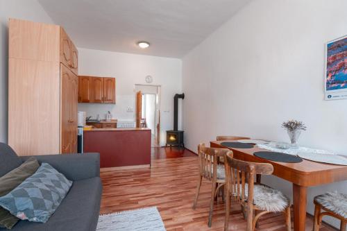 Apartmán Na náměstí (Apartman Na namesti) in Stárkov