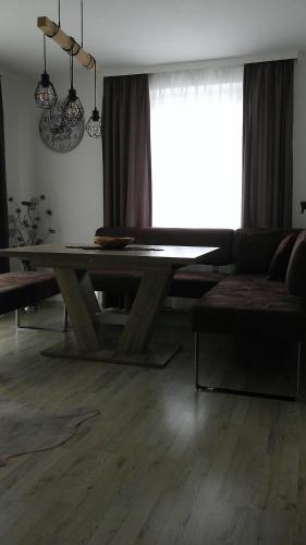  Bora Appartements 2 mit 2 Schlafzimmer, Unterkunft in Zell am See