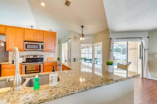 Relax Poolside: Spring Hill Family Home w/ Yard! in สปริง ฮิลล์ (FL)