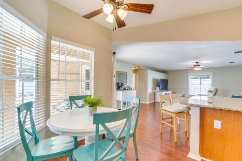 Relax Poolside: Spring Hill Family Home w/ Yard! in สปริง ฮิลล์ (FL)
