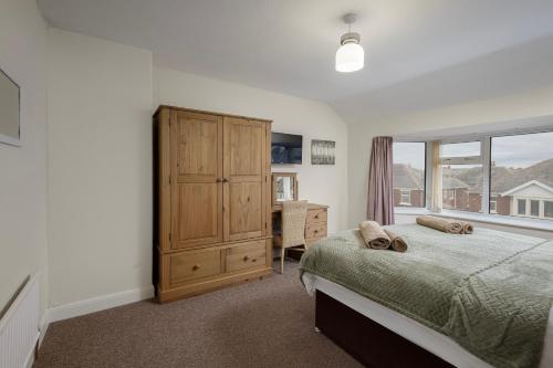 Arnside - Spacious 10-Bedroom Seaside Cottage, Blackpool (photo 7)
