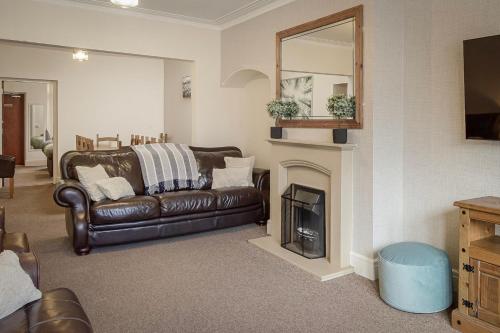 Arnside - Spacious 10-Bedroom Seaside Cottage, Blackpool (photo 10)