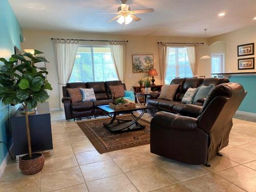 Spacious 5Bd Pool Hm Spa Gm Watersong -256YS home in Davenport, USA