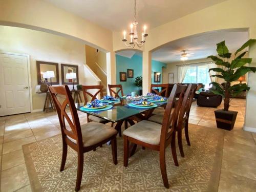 Spacious 5Bd Pool Hm Spa Gm Watersong -256YS home in Davenport, USA
