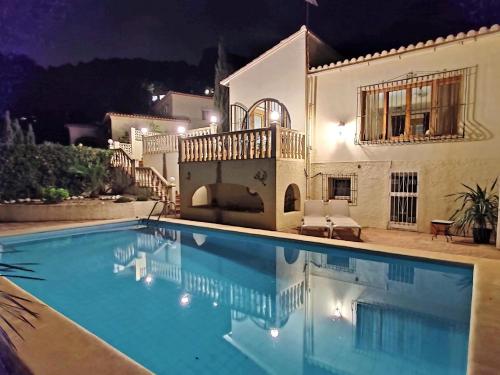 Villa mit großem Privatpool und herrlichem Meerblick mit 4 Schlafzimmern für bis zu 8 Personen, Calpe