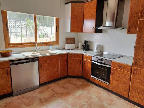 Villa mit großem Privatpool und herrlichem Meerblick mit 4 Schlafzimmern für bis zu 8 Personen, Calpe (zdjęcie 5)