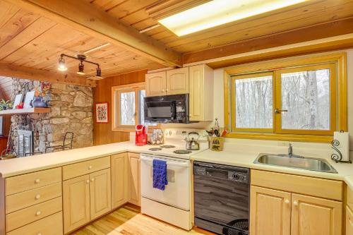 Mars Hill Home with Game Room about 2 Mi to Skiing! in Swiss, USA