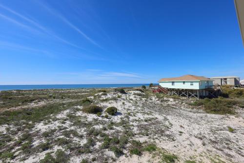Three-Bedroom House image 2