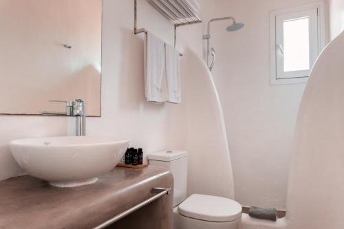 Junior Suite with Side Sea View image 7