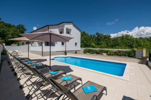 Ferienhaus mit Privatpool für 8 Personen ca 200 qm in Vržnaveri, Istrien Istrische Riviera