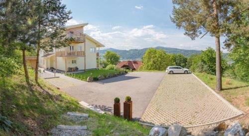 Charmantes Appartement in Oberdellach mit Garten, Terrasse und Grill