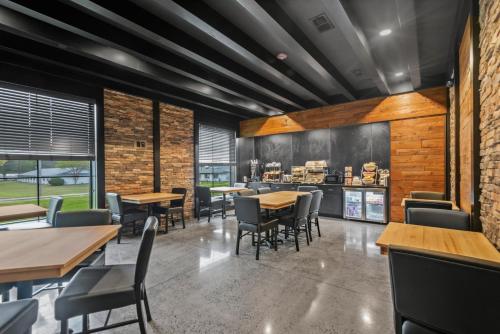 Cobblestone Hotel & Suites - Cullman - 식음료(F&B)