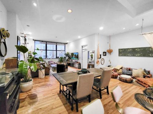 Amazing 1300sf Loft By Union Sq in New York, USA