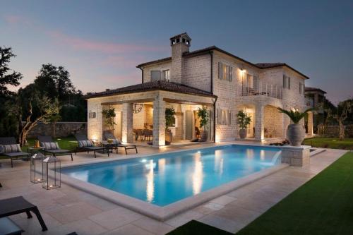 Luxuriöse Villa Elena mit Pool und Panoramablick