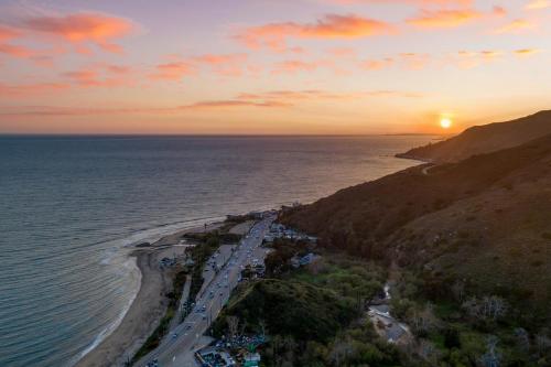 Mermaids Cove by AvantStay Serene Backyard Ocean Views