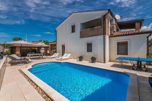 Ferienhaus mit Privatpool für 8 Personen ca 300 qm in Vržnaveri, Istrien Istrische Riviera