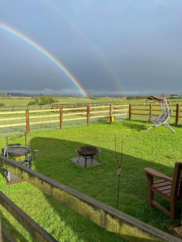 Cotswold shepherd hut with hot tub and sauna Dog friendly