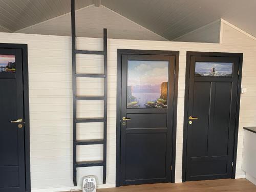 2 bedrooms, 5 beds
